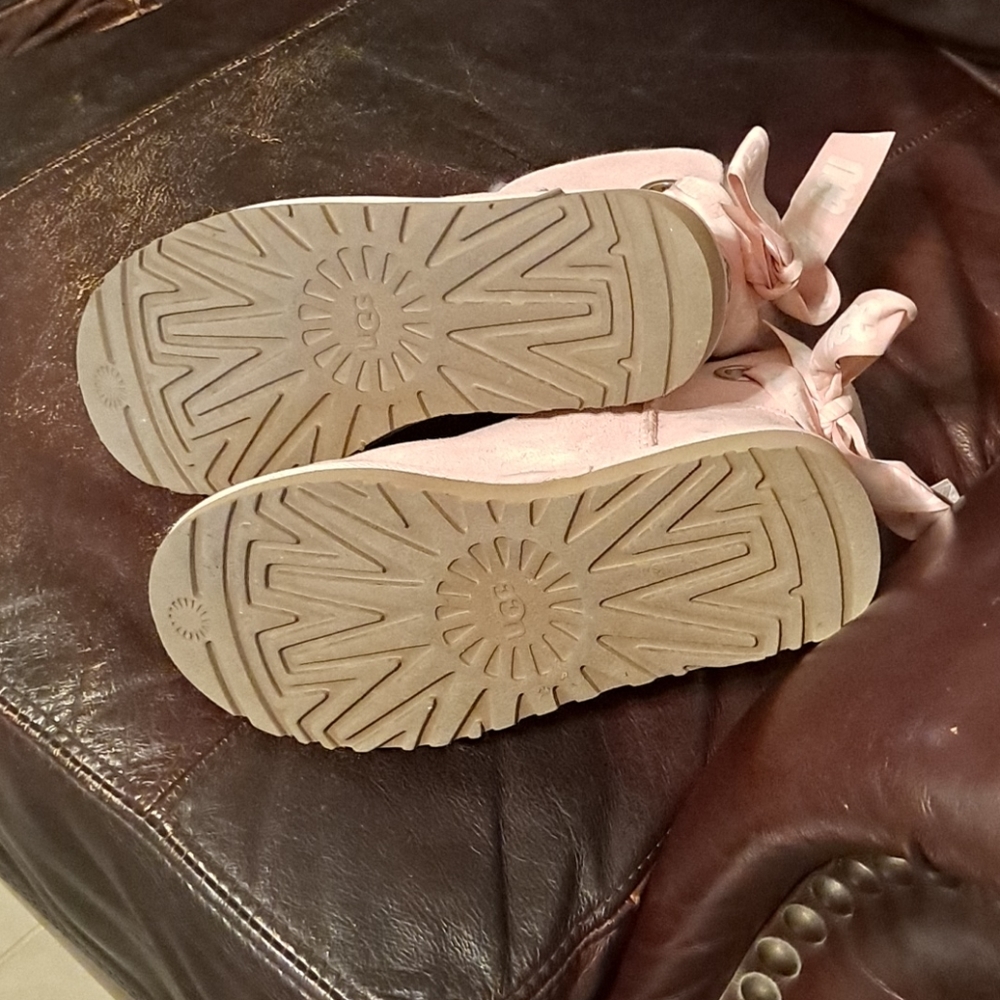🎀Uggs🧸 - Picture 3 of 6